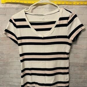 VINTAGE Tommy Hilfiger T-shirt Size Medium, Ladies. Pre-owned, sold as is.